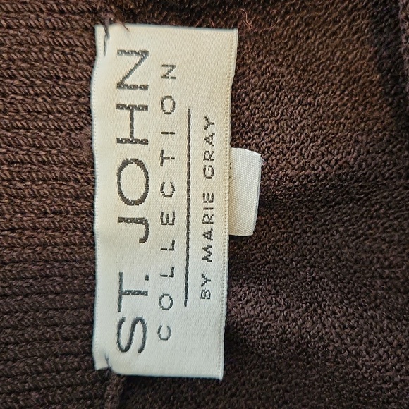 St. John Dresses & Skirts - St. John Dark Brown Knit Mini Skirt Size 6